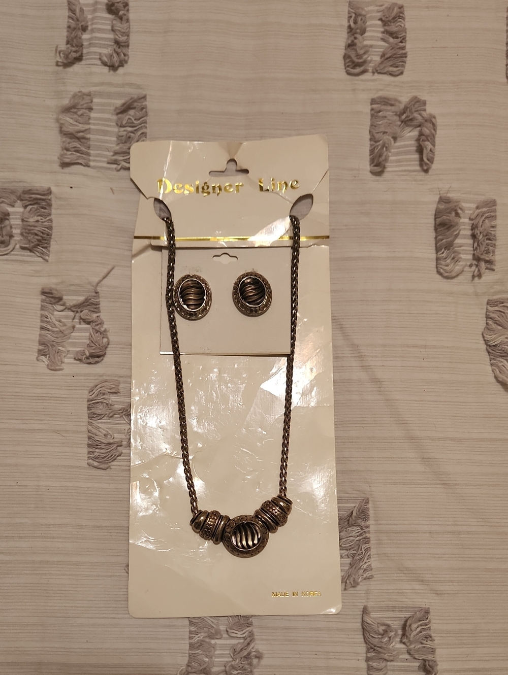 Gold-Tone Ribbed Pendant Necklace with Matching Earrings